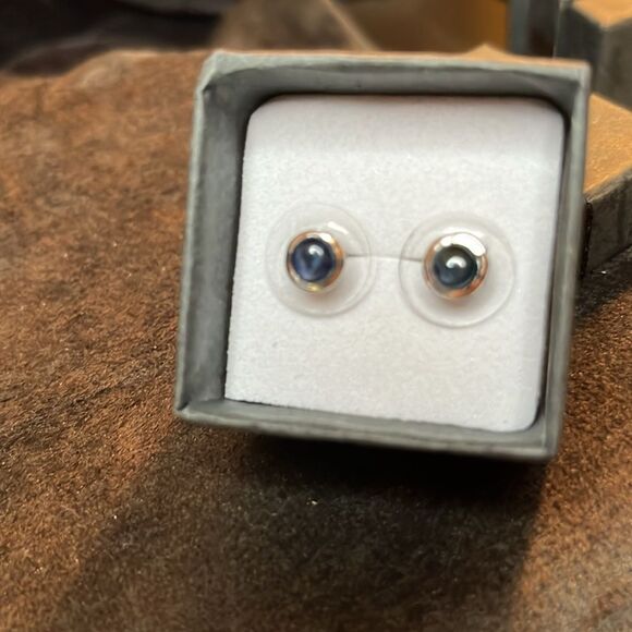 Blue Star Sapphire Solitaire Stud Earrings in Rhodium Sterling Silver - Picture 8 of 9